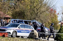 Περιπολικό και αστυνομικοί της Αυστρίας