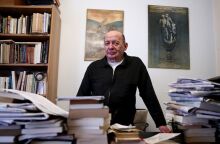 Βασίλης Παπαβασιλείου: Η κηδεία του σκηνοθέτη και συγγραφέα την Τετάρτη στην Αγία Σοφία Μεροπίου Ακροπόλεως - Αντί στεφάνων, δωρεές στην Κωστοπούλειο Στέγη.