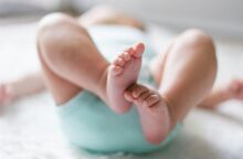 Νεκρό βρέφος στην Πάρο: 4 ώρες ήταν στην παραλία, χωρίς ομπρέλα, μέσα στον ήλιο - Τι είδε αυτόπτης μάρτυρας