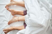 Νιώθετε κι εσείς νευρικότητα στα πόδια σας πριν κοιμηθείτε; - Η πάθηση που ίσως δεν γνωρίζετε ότι έχετε