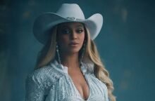 Η Μπιγιονσέ ευχήθηκε από σκηνής στα δίδυμά της, Ρούμι και Σερ, για τα γενέθλιά τους, χαρίζοντας στο κοινό του Λονδίνου μια τρυφερή στιγμή.