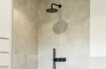 Γιατί δεν είναι ασφαλές να ουρείτε στο ντους 