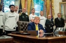 Ο Ντόναλντ Τραμπ προκάλεσε αμηχανία στους παίκτες της Γιουβέντους - Ζήτησε τη γνώμη τους για τις τρανς γυναίκες στον αθλητισμό κατά την επίσκεψή στον Λευκό Οίκο