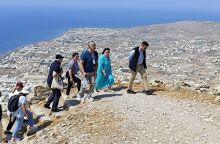 Λίνα Μενδώνη: Αυτοψίες στους αρχαιολογικούς χώρους της Αρχαίας Θήρας και του Ακρωτηρίου Σαντορίνης - Ενημερώθηκε για την πορεία των εργασιών