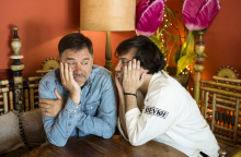 Συνέντευξη με τους δύο ΓάμμαΓάμμα, τον Γιώργο Καρναβά (Heretic Films, Synch Festival) και Γεώργιο Δημάκη (γνωστό και ως Prins Obi) που εμφανίστηκαν ξαφνικά με το άλμπουμ “Καθόλου Τέχνη” που διεκδικεί σοβαρά, ήδη, τον τίτλο “άλμπουμ της χρονιάς”.  