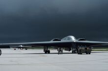 Ύπνοι αστραπή, σακουλάκια ούρησης και αμφεταμίνες: Πώς αντέχουν 37 ώρες στον αέρα οι πιλότοι των βομβαρδιστικών B-2 