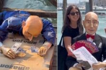 Σατιρικές μακέτες του Τζεφ Μπέζος εμφανίστηκαν στη Βενετία πριν τον γάμο του - Αντιδράσεις των κατοίκων για την παρουσία δισεκατομμυριούχων στην ιστορική πόλη. 