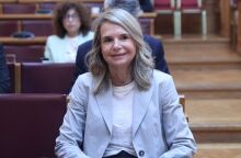 ΠΑΣΟΚ-ΚΙΝΑΛ: Η Μιλένα Αποστολάκη ζητά έκτακτη εισφορά στις τράπεζες και κατάργηση καταχρηστικών προμηθειών, καταγγέλλοντας κυβερνητική απραξία.