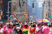 Περισσότεροι από 50 τραυματίες στο Pride της Νέας Υόρκης όταν άνδρας ψέκασε σπρέι πιπεριού - Φήμες για πυροβολισμούς προκάλεσαν πανικό και ποδοπάτημα.