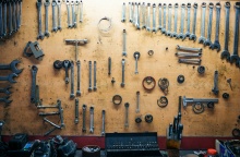 Εργαλεία σε συνεργείο αυτοκινήτων