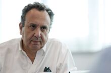 Ο Χρήστος Χωμενίδης στον Voice 102,5 και την Επιστήμη Μπινάζη για την «Πανδώρα», την πολιτική ηχώ του βιβλίου και έναν διάλογο που «προέβλεψε» τον ΟΠΕΚΕΠΕ.