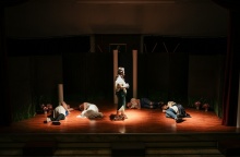 Σκηνή θεάτρου εν ώρα παράστασης