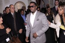 Σον Diddy Κομπς: Θερμή υποδοχή στη φυλακή μετά την αθώωση για σωματεμπορία και εκβιασμό - Παραμένει κρατούμενος έως τη δίκη του τον Οκτώβριο.
