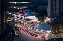 Η Louis Vuitton παρουσιάζει το «The Louis», ένα εντυπωσιακό κατάστημα-πλοίο στη Σαγκάη - Εμπνευσμένο από τις ιστορικές της βαλίτσες και το παρελθόν της πόλης.