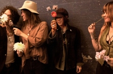 The Dandy Warhols: Συνέντευξη με τον τραγουδιστή της μπάντας, Courtney Taylor-Taylor, πριν τις συναυλίες τους στην Ελλάδα.