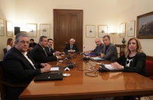 Ο Σταύρος Θεοδωράκης στο Συμβούλιο πολιτικών αρχηγών την επομένη του Δημοψηφίσματος το 2015