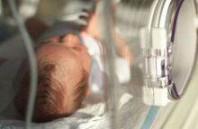 Γαλλία: 6χρονο αγοράκι σκότωσε πρόωρο μωρό ρίχνοντάς το στο πάτωμα - Του φερόταν σαν κούκλα