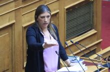 Η Κωνσταντοπούλου μίλησε 19 λεπτά αντί για 5  που προβλεπόταν - «Είστε οι χειρότεροι φασίστες» απάντησε όταν τη διέκοψαν