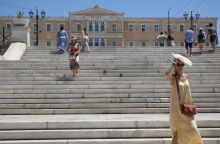 Καύσωνας χτυπά τη χώρα με θερμοκρασίες έως 43°C, σύμφωνα με έκτακτο δελτίο της ΕΜΥ - Ύφεση αναμένεται το Σάββατο 26 Ιουλίου.