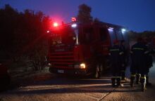 Συνελήφθη νεαρός που έβαζε φωτιές σε οχήματα και κάδους απορριμμάτων στο κέντρο της Αθήνας