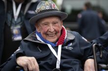 Τζέικ Λάρσον: Πέθανε ήρεμα στην Καλιφόρνια σε ηλικία 102 ετών ο βετεράνος της Απόβασης στη Νορμανδία και viral μορφή στο TikTok.