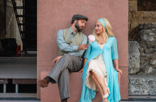 Ο Λίπαριτ Αβετισιάν και η Νίνα Μινασιάν φωτογραφίζονται στη σκηνή του Ηρωδείου κατά τη διάρκεια των προβών © Ανδρέας Σιμόπουλος