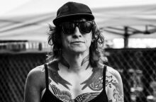 Η Λόρα Τζέιν Γκρέις απαντά στις καταγγελίες της συζύγου της, Πάρις, περί συναισθηματικής κακοποίησης - Παραδέχεται τοξικότητα και ακυρώνει εμφανίσεις.