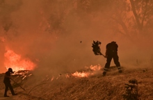 Καλύτερη η εικόνα της φωτιάς στις Αφίδνες: Έπεσε η ένταση του ανέμου - Μάχη για να μην περάσει η φωτιά στην Πάρνηθα