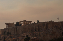 Σκέπασε την Αθήνα ο καπνός από τη φωτιά στις Αφίδνες - Δείτε εικόνες