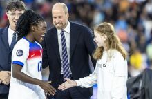 Η 12χρονη Γκρέτα, με σύνδρομο Dravet, στάθηκε δίπλα στον πρίγκιπα Ουίλιαμ στην απονομή του Euro Γυναικών 2025 και συγκίνησε το κοινό με την παρουσία της.