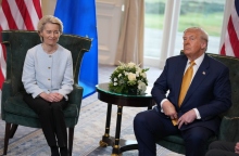 Γιατί η εμπορική συμφωνία μεταξύ των ΗΠΑ και της ΕΕ αποτελεί μια πολιτική αποτυχία για την Ευρωπαϊκή Κομισιόν