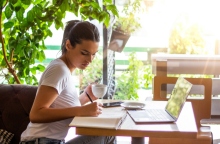 Retreats για συγγραφείς: Γράφοντας σε ένα δωμάτιο με θέα