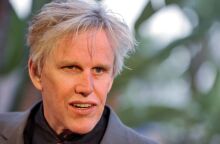 Ο ηθοποιός Γκάρι Μπιούζι παραδέχθηκε την ενοχή του για σεξουαλική επίθεση το 2022 - Αντιμετωπίζει ποινή έως 5 έτη επιτήρησης και έχει ποινικό μητρώο.