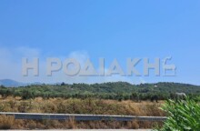 Φωτιά τώρα στη Ρόδο - Καίει περιοχή ανάμεσα σε δύο χωριά