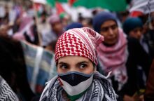 Μια φοιτήτρια από τη Γάζα με υποτροφία στη Γαλλία εγκατέλειψε τη χώρα μετά τον εντοπισμό αντισημιτικών αναρτήσεων - Διακοπή των σχετικών προγραμμάτων υποδοχής.