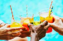 Gen Z και Millenials κάνουν unfollow στο αλκοόλ