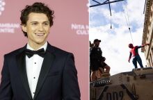 Ο Τομ Χόλαντ μοιράστηκε φωτογραφίες από τα γυρίσματα του Spider-Man: Brand New Day, δείχνοντας τη νέα στολή και επιβεβαιώνοντας την επιστροφή του.