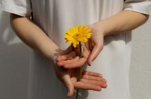 Ποιοι γιορτάζουν σήμερα 8 Αυγούστου 2025; Το εορτολόγιο της Athens Voice σου τους θυμίζει. Μην ξεχάσεις να τους δώσεις τις καλύτερες ευχές σου!