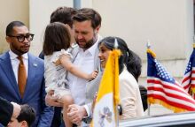 ΗΠΑ: Ο Τζέι Ντι Βανς φέρεται να εξασφάλισε αλλαγή στη ροή λίμνης για να διευκολυνθεί οικογενειακή βόλτα με καγιάκ - Εν μέσω περικοπών σε δημόσιες υπηρεσίες