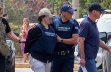 Η 32χρονη μητέρα που άφησε το νεκρό κοριτσάκι της στην παραλία Έδεμ στο Παλαιό Φάληρο