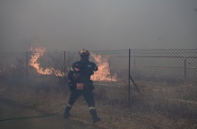 Μάχη με τις φλόγες στην Κεραταία