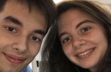 Η Λένα Σαμαρά με τον αδελφό της, Κώστα 