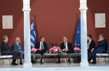 Τα όνειρα των πολιτικών αρχηγών: Ένα καλοκαιρινό πολιτικό αφήγημα.