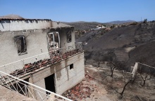 Καμένο σπίτι από τη φωτιά στην Κερατέα