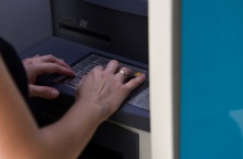 Άτομο σε ΑΤΜ