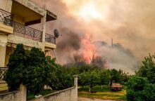 Νέα μηνύματα από το 112 για προάστια της Πάτρας - Μάχη για να μη φτάσει η φωτιά στην πόλη