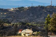 Διάσπαρτες εστίες σε Πάτρα και Χίο - Σε ύφεση οι φωτιές σε Ζάκυνθο και Πρέβεζα