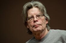 Ο Στίβεν Κινγκ επικρίνει τον Ντόναλντ Τραμπ για τα μηνύματά του στα social media - Ο διάσημος συγγραφέας αμφισβητεί τις ικανότητες του προέδρου των ΗΠΑ.