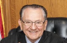 Πέθανε ο Φρανκ Καπρίο, ο πιο αγαπητός δικαστής στον κόσμο και «σταρ» του Caught in Providence