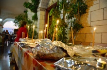 Φανουρόπιτες στον περίβολο εκκλησίας